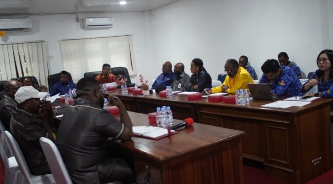 Suasana rapat di Kantor DPR Papua Tengah, Senin (20/4/2026).