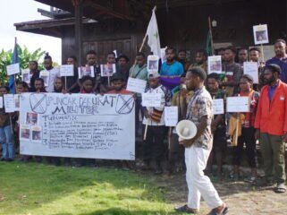 Suasana aksi yang dilaksanakan oleh Mahasiswa Puncak Provinsi Papua Tengah (KMPPPT) di Nabire, Senin (20/4/2026). Foto: Kristin Rejang/Sasagupapua.com