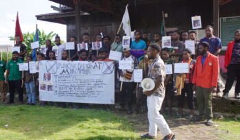 Suasana aksi yang dilaksanakan oleh Mahasiswa Puncak Provinsi Papua Tengah (KMPPPT) di Nabire, Senin (20/4/2026). Foto: Kristin Rejang/Sasagupapua.com
