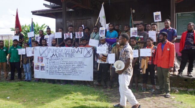 Suasana aksi yang dilaksanakan oleh Mahasiswa Puncak Provinsi Papua Tengah (KMPPPT) di Nabire, Senin (20/4/2026). Foto: Kristin Rejang/Sasagupapua.com