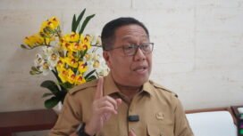 Sekda Papua Tengah, Siliwanus Sumule saat memberikan keterangan kepada media. (Foto: Edwin Rumanasen/Sasagupapua)