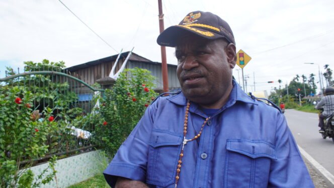 
Ketua Pokja Adat MRP Papua Tengah, Yulius Wandagau. Foto: Kristin Rejang/Sasagupapua