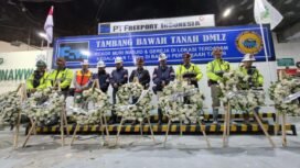 Manajemen PTFI saat berdoa bersama dalam memperingati hari ulang tahun ke-59 dengan penuh refleksi dan penghormatan, mengenang delapan karyawan yang gugur dalam dua insiden berbeda. (Foto: Ist)