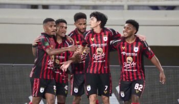 Punggawa Persipura merayakan gol saat menghadapi PSIS Semarang di LE Stadion Kabupaten Jayapura. (Foto: Media Officer Persipura)