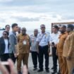 Wapres RI, Gibran Rakabuming saat mengunjungi Pelabuhan Nabire Papua Tengah. (Foto: Humas Pemprov Papua Tengah) 