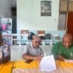 (dari kiri ke kanan) Pastor John Bunai, Pr, Pdt. Dr. Benny Giay, dan Pdt. Dorman Wandikbo. (Foto: Dok DGP)