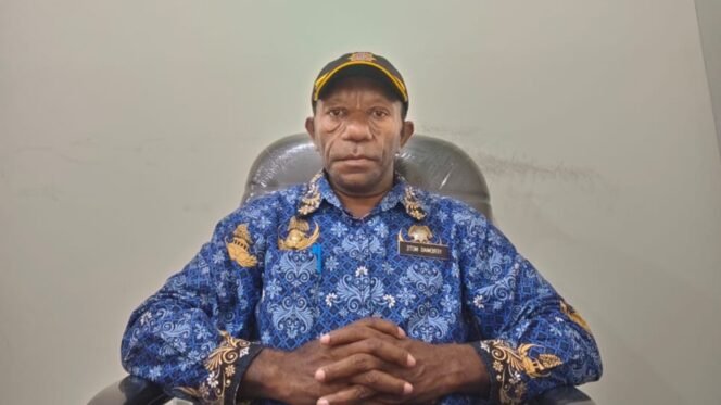 
Sekretaris Dinas, Yeremias Mote, S.STP, M.IP