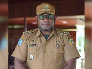 Kepala Distrik Mimika Barat Jauh, Everardus Kukuareyau. (Foto: Edwin Rumanasen)