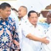 Momen Gubernur Papua Tengah, Meki Nawipa berbincang dengan Mendagri Tito Karnavian dan Menteri PKP Maruarar Sirait usai pertemuan di Jakarta, Rabu (15/4/2026). Foto: Humas Pemprov Papua Tengah.