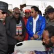 Gubernur Papua Tengah Meki Nawipa dan Deinas Geley saat mengunjungi korban penembakan di Mulia Puncak Jaya. (Foto: Humas Pemprov Papua Tengah)