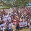 Ribuan warga puncak melakukan aksi demonstrasi. (Foto: Istimewa)
