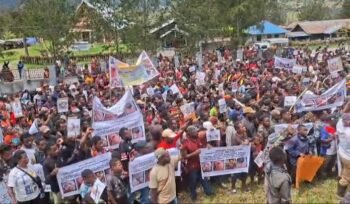 Ribuan warga puncak melakukan aksi demonstrasi. (Foto: Istimewa)