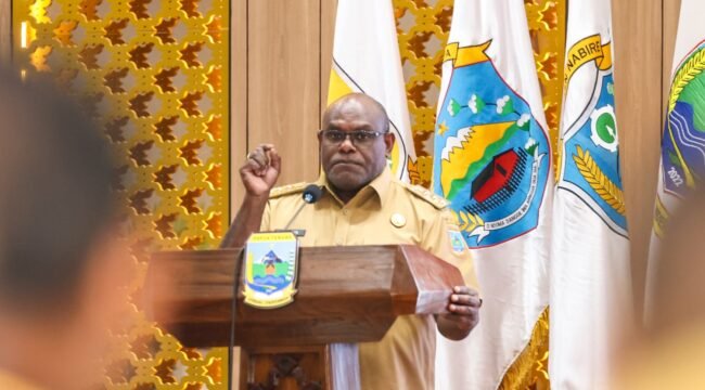 Gubernur Papua Tengah, Meki Nawipa saat membawakan sambutan dalam momen pembukaan Musrenbang Otsus Papua Tengah, Selasa (28/4/2026). Foto: Humas Pemprov Papua Tengah 