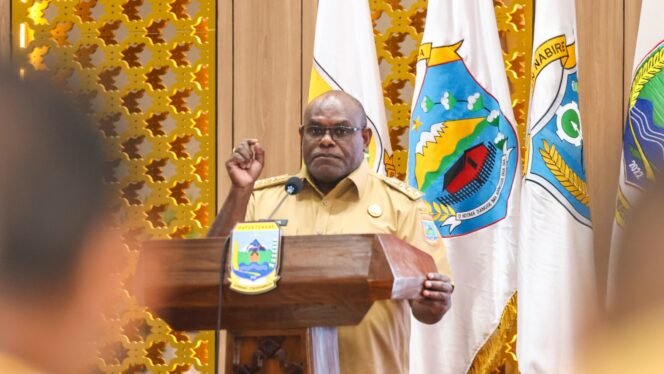 
Gubernur Papua Tengah, Meki Nawipa saat membawakan sambutan dalam momen pembukaan Musrenbang Otsus Papua Tengah, Selasa (28/4/2026). Foto: Humas Pemprov Papua Tengah 