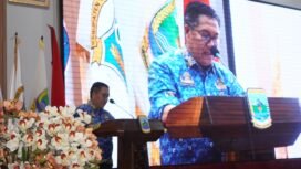 Pj Sekda Papua Tengah, Silwanus Sumule saat membacakan sambutan dari Gubernur Papua Tengah, Meki Nawipa dalam momen Musrenbang Otsus dan RKPD 2027 Papua Tengah. (Foto: Kristin Rejang/Sasagupapua)
