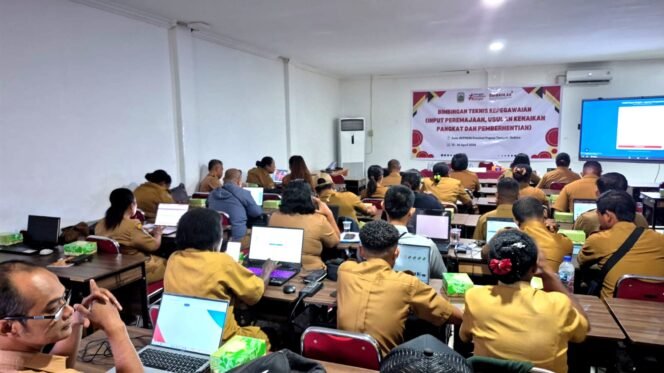 
Bimbingan Teknis Kepegawaian Tentang Peremajaan Data serta Usulan Kenaikan Pangkat dan Pemberhentian ASN tingkat Provinsi Papua Tengah. (Foto: Ist)