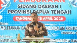 Gubernur Papua Tengah yang diwakili  Plt Asisten Administrasi Umum Setda Papua Tengah Viktor Fun saat sambutan. (Foto: Humas Pemprov)