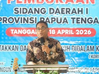 Gubernur Papua Tengah yang diwakili  Plt Asisten Administrasi Umum Setda Papua Tengah Viktor Fun saat sambutan. (Foto: Humas Pemprov)