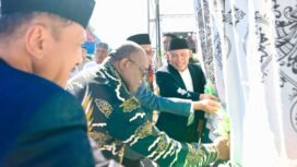 Gubernur Papua Tengah, Meki Nawipa, SH saat meresmikan Pondok Pesantren di Nabire. (Foto: Humas Pemprov Papua Tengah)