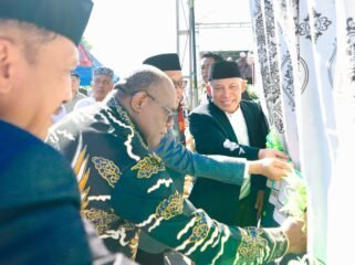 Gubernur Papua Tengah, Meki Nawipa, SH saat meresmikan Pondok Pesantren di Nabire. (Foto: Humas Pemprov Papua Tengah)