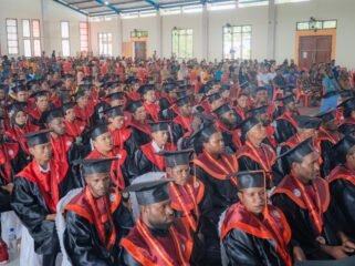 Para wisudawan Uswim Nabire. (Foto: Humas Pemprov Papua Tengah)