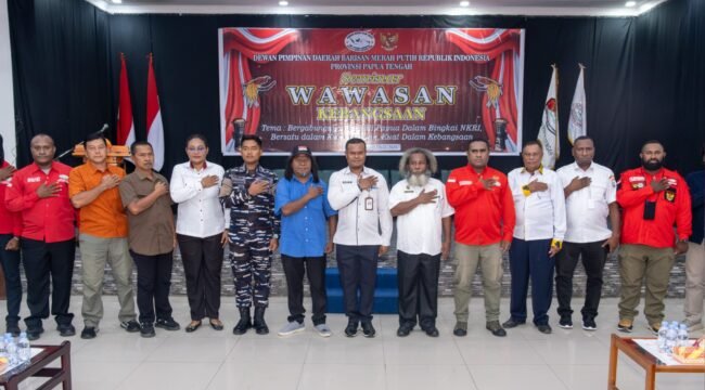 Foto bersama saat kegiatan seminar di Aula RRI Nabire oleh DPD Barisan Merah Putih (BMP) Provinsi Papua Tengah. (Dok.Humas Pemprov Papua Tengah)