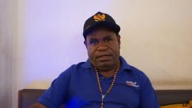 Ketua Pokja Adat Majelis Rakyat Papua (MRP) Papua Tengah, Yulius Wandagau. (Foto : Kristin Rejang/Sasagupapua.com)