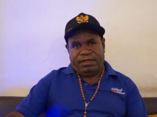 Ketua Pokja Adat Majelis Rakyat Papua (MRP) Papua Tengah, Yulius Wandagau. (Foto : Kristin Rejang/Sasagupapua.com)