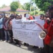 Mahasiswa USWIM saat melakukan aksi didepan kantor Rektorat, Kamis (7/5/2026). Foto: Kristin Rejang/Sasagupapua.com