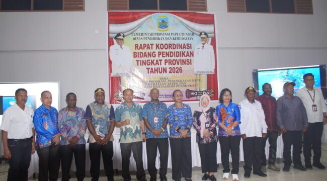 Foto bersama usai kegiatan Rakor bidang pendidikan tingkat provinsi. (Foto: Kristin Rejang/Sasagupapua.com)