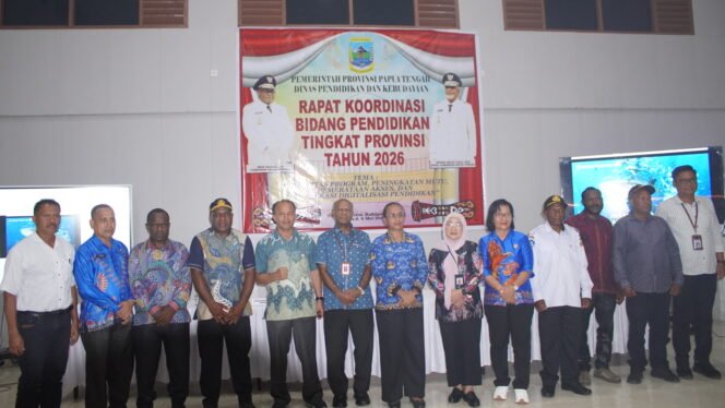 
Foto bersama usai kegiatan Rakor bidang pendidikan tingkat provinsi. (Foto: Kristin Rejang/Sasagupapua.com)