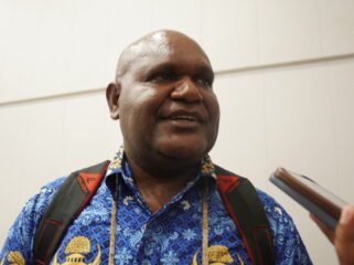 Kabid Data Dinas Pendidikan dan Kebudayaan Papua Tengah, Yulianus Kuayo saat diwawancarai, Jumat (8/5/2026). Foto: Kristin Rejang/Sasagupapua.com.