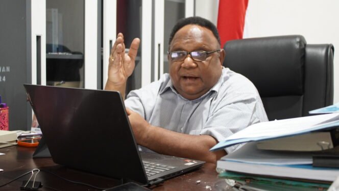 
Wakil Ketua IV DPR Papua Tengah, John Gobai. (Foto: Kristin Rejang/Sasagupapua)