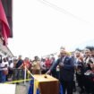 Gubernur Meki Nawipa saat meresmikan SLB. (Foto: Humas Pemprov Papua Tengah)