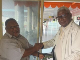 Wakil Ketua IV DPR Papua Tengah, John Gobai saat bertemu dengan Bupati Mimika, Johannes Rettob. (Foto: Ist)