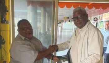 Wakil Ketua IV DPR Papua Tengah, John Gobai saat bertemu dengan Bupati Mimika, Johannes Rettob. (Foto: Ist)