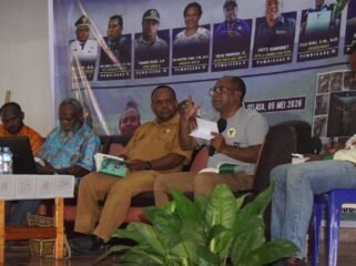Kepala Komnas HAM Perwakilan Papua, Frits Ramandey saat memaparkan materi, Selasa (5/5/2026). Foto: Kristin Rejang/Sasagupapua.com