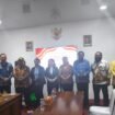 Momen foto bersama usai RDP dengan salah satu OPD di Kantor DPR Papua Tengah, Kamis (7/5/2026). 