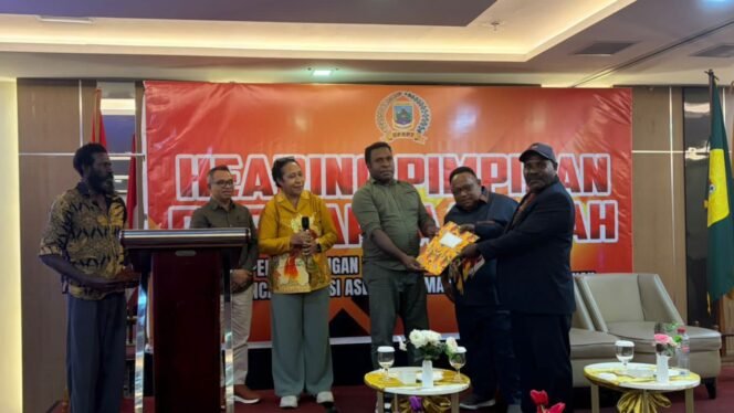 
Momen pembukaan hearing pimpinan dewan di Timika. (Foto: Dok DPRPT)