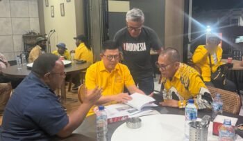 Momen DPRPT bertemu dengan Anggota DPR RI Dapil Papua Tengah, Soedeson Tandra, di Nabire untuk meneruskan aspirasi masyarakat Dogiyai, Senin (11/5/2026) malam. (Foto: Ist)