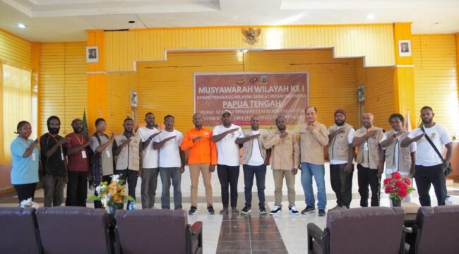 Momen foto bersama usai Muswil ke-1 DPW SPI Papua Tengah, Jumat (15/5/2026). 