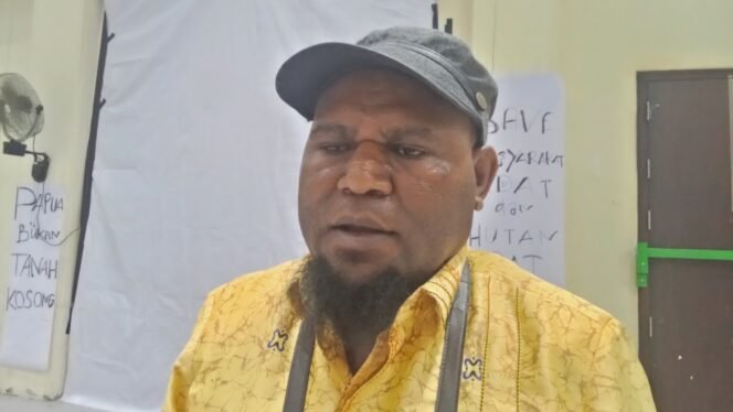 
Ketua Kelompok Khusus DPR Papua Tengah, Donatus Mote. (Foto: Kristin Rejang/Sasagupapua.com)