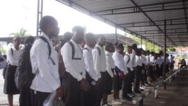 Para siswa calon sekolah kedinasan saat berkumpul di Kantor BPKSDM Papua Tengah, Senin (19/5/2026). Foto: Kristin Rejang/Sasagupapua.com.