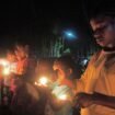 Anak-anak saat menyalakan lilin usai Nobar Pesta Babi. (Foto: Kristin Rejang/Sasagupapua.com) 