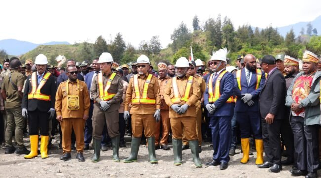 Gubernur dan Wagub Papua Tengah beserta rombongan saat berada di Kabupaten Puncak. (Foto: Humas Pemprov Papua Tengah)