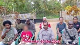 Keluarga Mama Sinta Moiwend Saat memberikan keterangan, Sabtu (30/5/2026). Foto: Ist