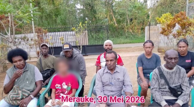 Keluarga Mama Sinta Moiwend Saat memberikan keterangan, Sabtu (30/5/2026). Foto: Ist