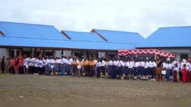 Siswa-siswi peserta upacara di lingkungan Mepa Boarding School. (Foto:Edwin Rumanasen/sasagupapua)