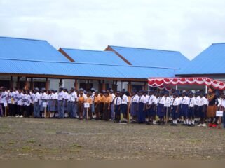 Siswa-siswi peserta upacara di lingkungan Mepa Boarding School. (Foto:Edwin Rumanasen/sasagupapua)