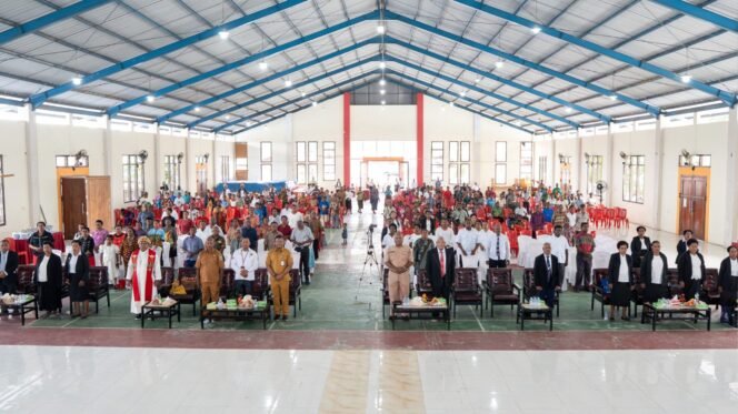 
Rayakan dua dekade pelayanan International Sion Kids Movement (ISKIM) di Tanah Papua, acara Kebaktian Budaya Bangsa (KBB) Tahun 2026 berlangsung khidmat di Aula Bethesda Nabire, Selasa (12/5/2026). 